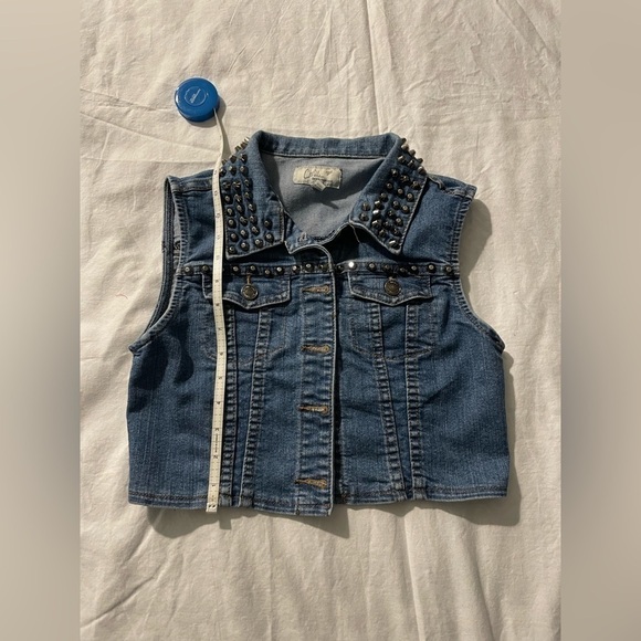 Girl’s Chi Qle Jeans Sleeveless Jacket with Metal Studs - Size M - Picture 2 of 7